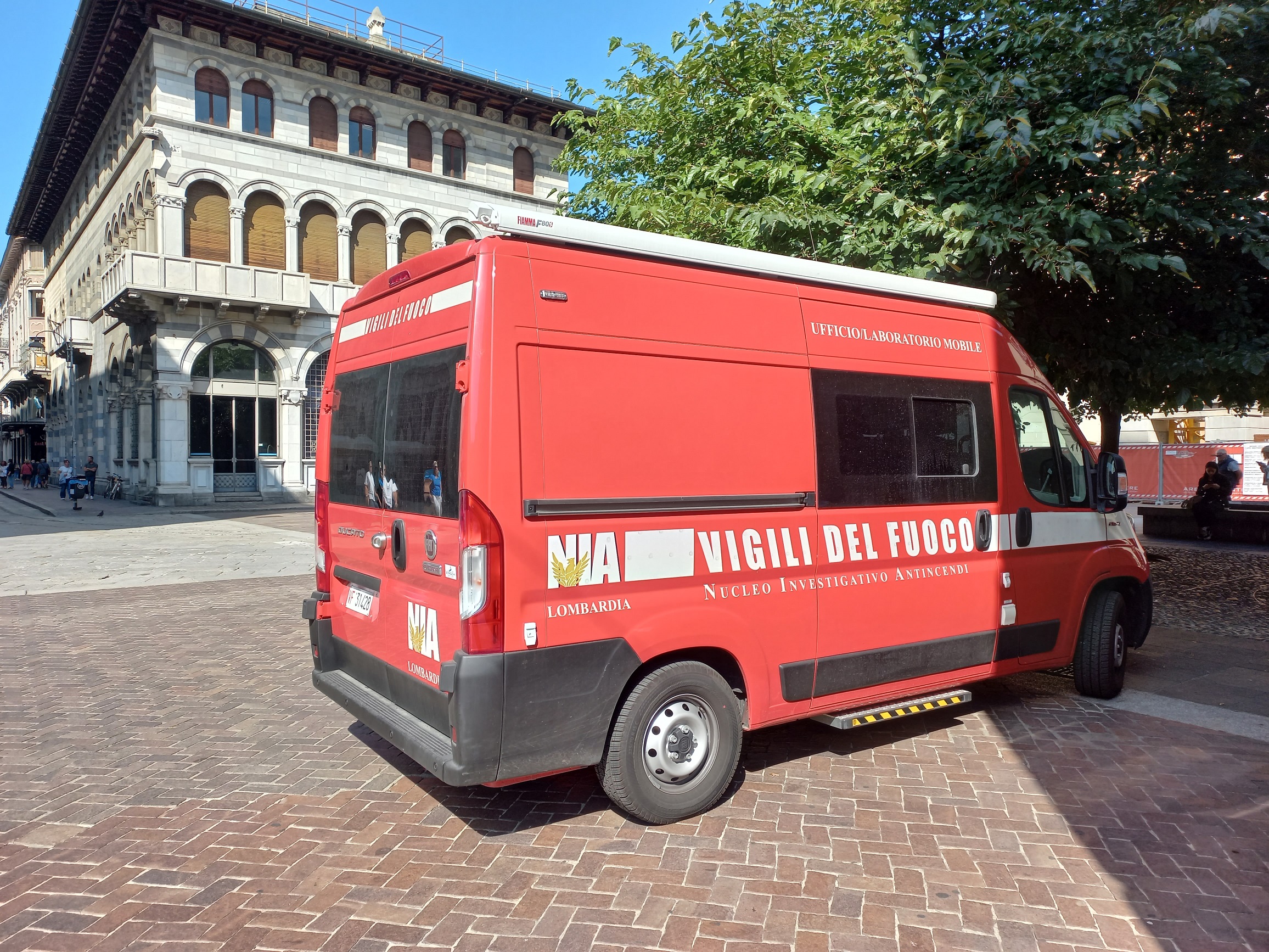 Incendio In Piazza Duomo Sopralluogo Del Nucleo Investigativo Dei