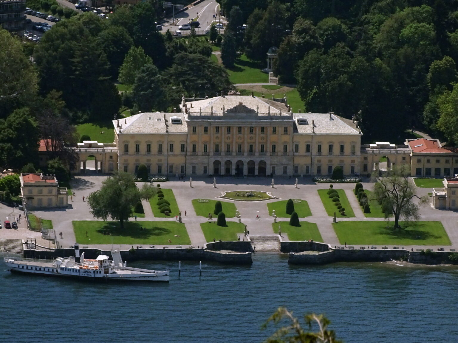 Villa olmi. Вилла Ольмо Комо. Комо Италия вилла Ольмо. Вилла Ольмо на озере Комо. Villa Olmo бассейн Комо.