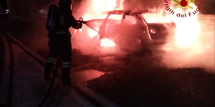 Incendio auto Fino Mornasco