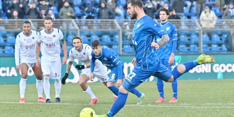 Calcio serie B 2021-2022 Como-Reggina Cerri (rigore)