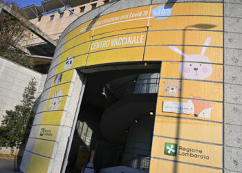 ingresso dell'hub vaccinale fieramilanocity dedicato ai più piccoli