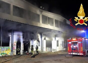 Incendio di materiale abbandonato