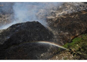 Nuvola di fumo riduce visibilità