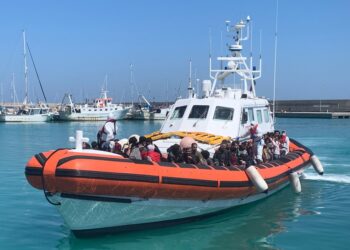 Soccorsi da Guardia costiera. Tanti i minori non accompagnati