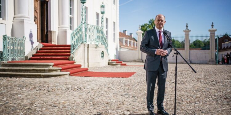 Una giornata di clausura nel castello del governo a Meseberg