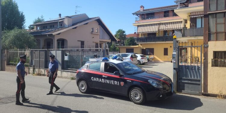 La donna ha ucciso l'uomo e poi si è sparata sul balcone