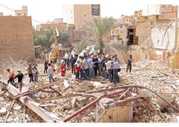 Proteste dopo il cedimento del palazzo in costruzione