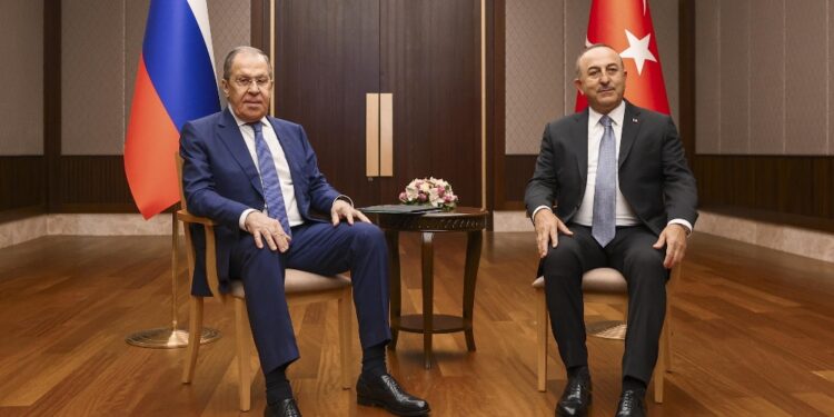 Min. Esteri russo incontra omologo turco Cavusoglu ad Ankara