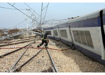 Locomotiva si scontra con regionale. Gravi 5 persone