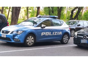 Poliziotti feriti. Sparato colpo di avvertimento in aria