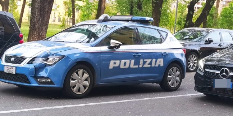 Poliziotti feriti. Sparato colpo di avvertimento in aria