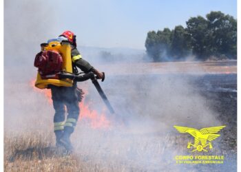 Un elicottero in volo anche nel sud della Sardegna