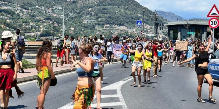 Manifestazione per i migranti. 'La situazione si deteriora'