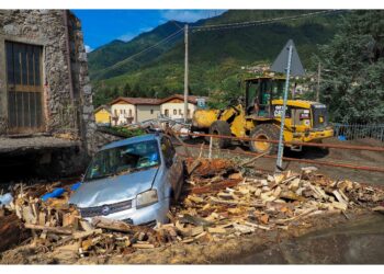 Dopo la bomba d'acqua in tutta la zona mancano acqua e gas