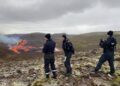 In molti accorsi a vedere lo spettacolo della lava