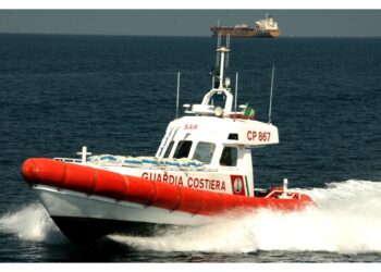 Navigava nel Golfo di Spezia