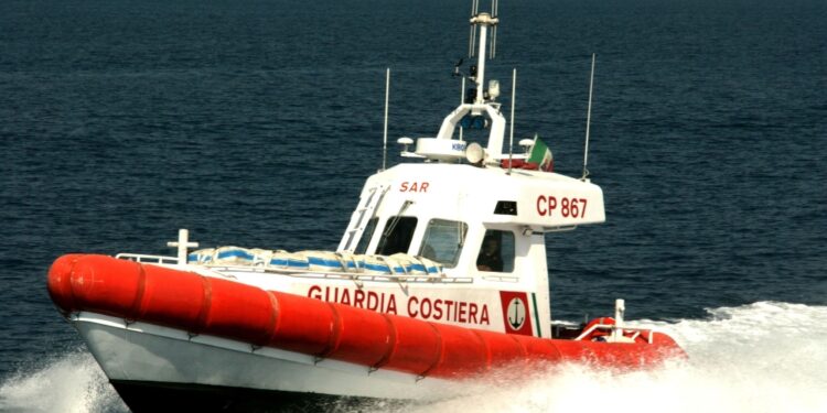 Navigava nel Golfo di Spezia