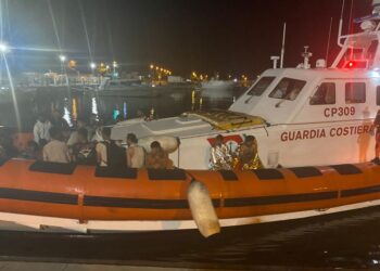 Salvati da barca a vela in avaria a 35 miglia dalla costa