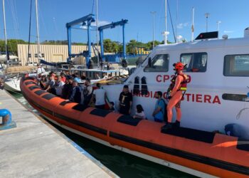 Soccorsi da Guardia costiera a 107 miglia dalla costa