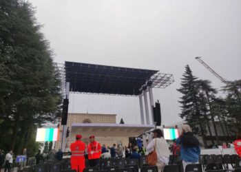 Le aree di Piazza Duomo e Collemaggio si riempiono di pellegrini