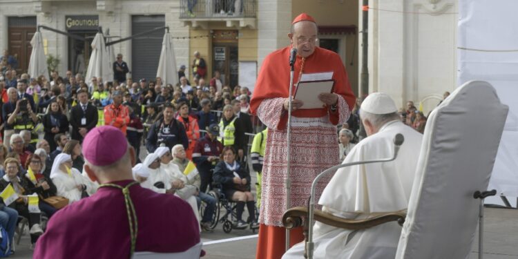 Francesco saluta i familiari delle vittime del terremoto