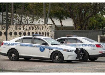 Non si hanno notizie di vittime. Polizia: 'Uomo in fuga