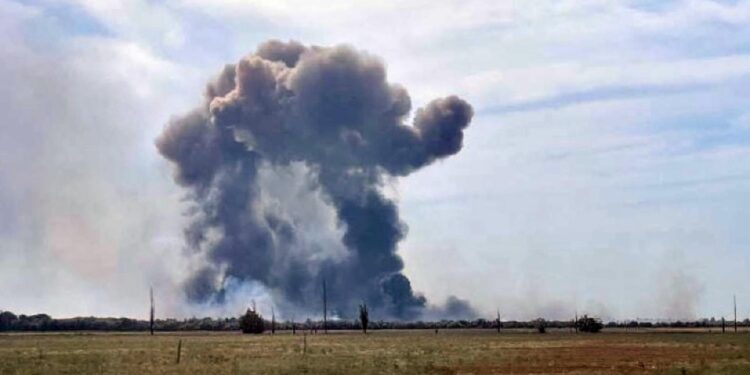 Video mostra una gigantesca colonna di fumo nero