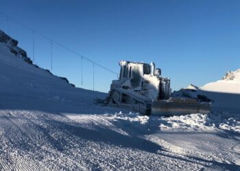 Con raccomandazione di rimanere a sciare all'interno delle piste