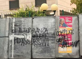 Frasi anche sulle porte della sede di Fratelli d'Italia