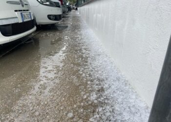 Nel capoluogo grandinata e strade allagate