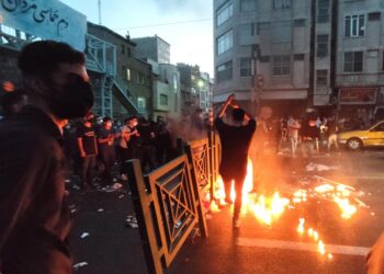 Undici morti bilancio proteste seguite alla morte della giovane