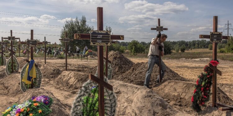 Ieri le ultime 13 tombe nel cimitero della cittadina