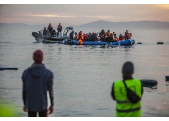 Tra loro due bambini piccoli e tre minori