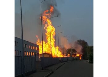 L'incendio è visibile dall'autostrada A7