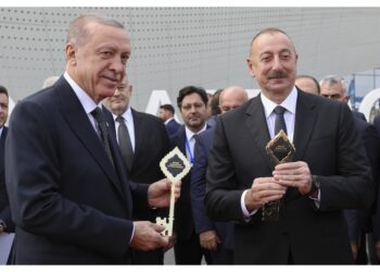 Leader turco visita l'Azerbaigian e vede il presidente Aliyev