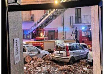 Cinque feriti in un edificio a Carignano