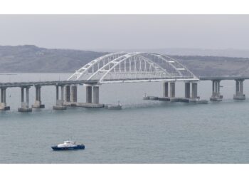 Collega la penisola alla Russia