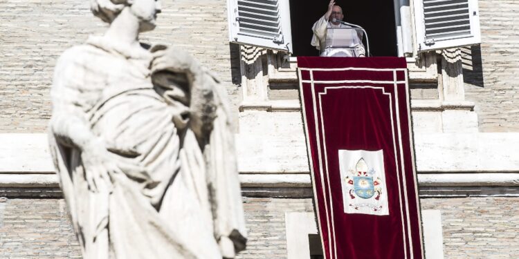 Il saluto al nuovo esecutivo pronunciato all'Angelus