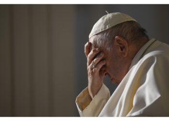 All'udienza generale torna a pregare per la gente "martoriata"