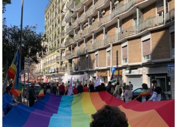 Manifestanti chiedono conferenza di pace con la regia dell'Onu