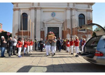 Funerale 'storico' regatante che 'segue' compagno 'Ciaci'