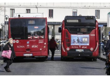 Conducente Atac lo ha portato in cabina e ha chiamato genitori