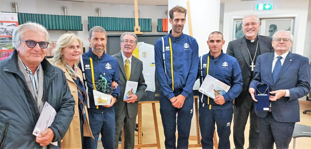 I figli di Vincenzo Torriani con i premiati, Athletica Vaticano e Paolo Frigerio