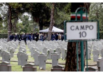 In 50 al cimitero Maggiore senza rito del presente