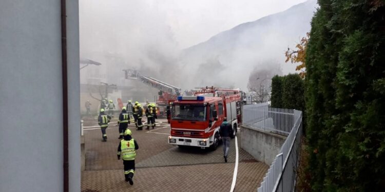 Massiccio intervento dei vigili del fuoco