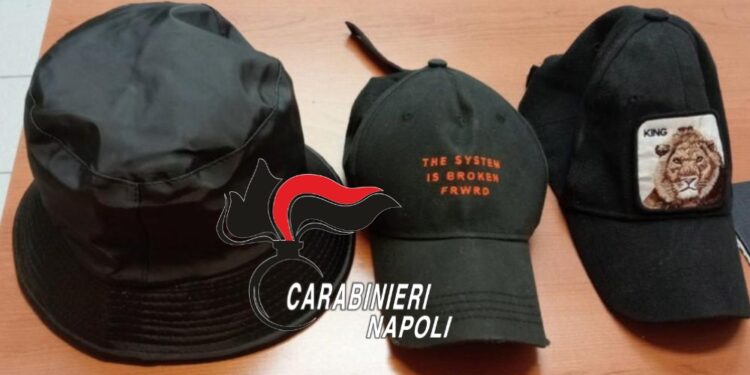 Arrestato dai carabinieri mentre portava via monopattino e bici