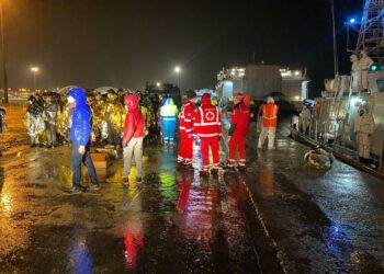 Tratti in salvo ieri mattina al largo della Sicilia