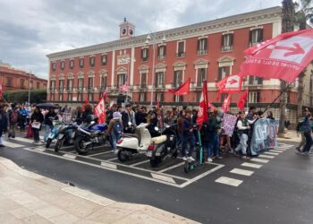 Davanti sede Regione espressa solidarietà a lavoratori Baritech