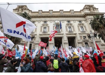 E presentano una proposta di legge. Al via raccolta di firme