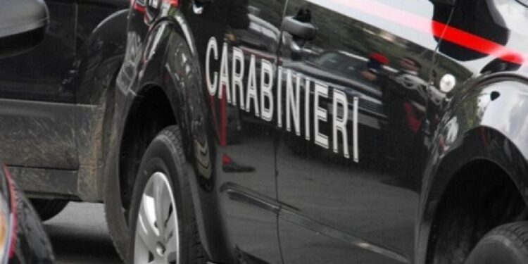 In un parcheggio. Si è presentato ai carabinieri e ha confessato